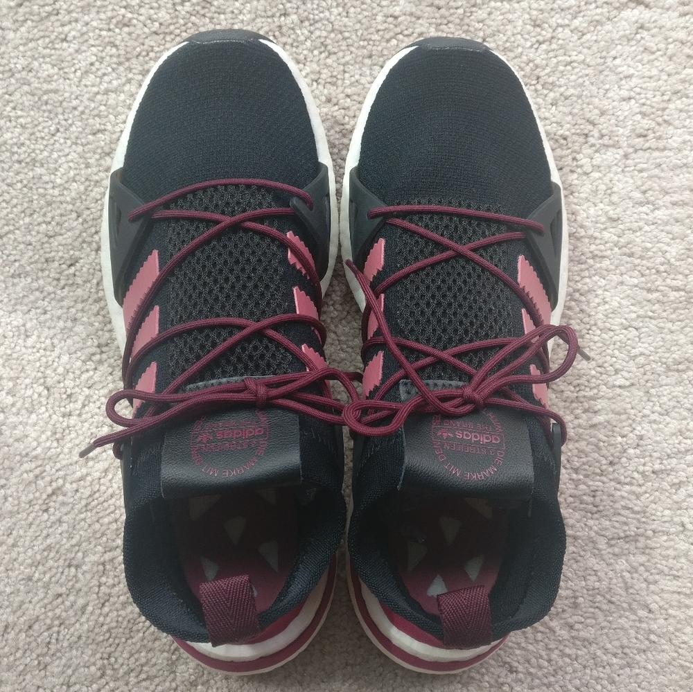 Adidas sz 9.5 Women's running shoe